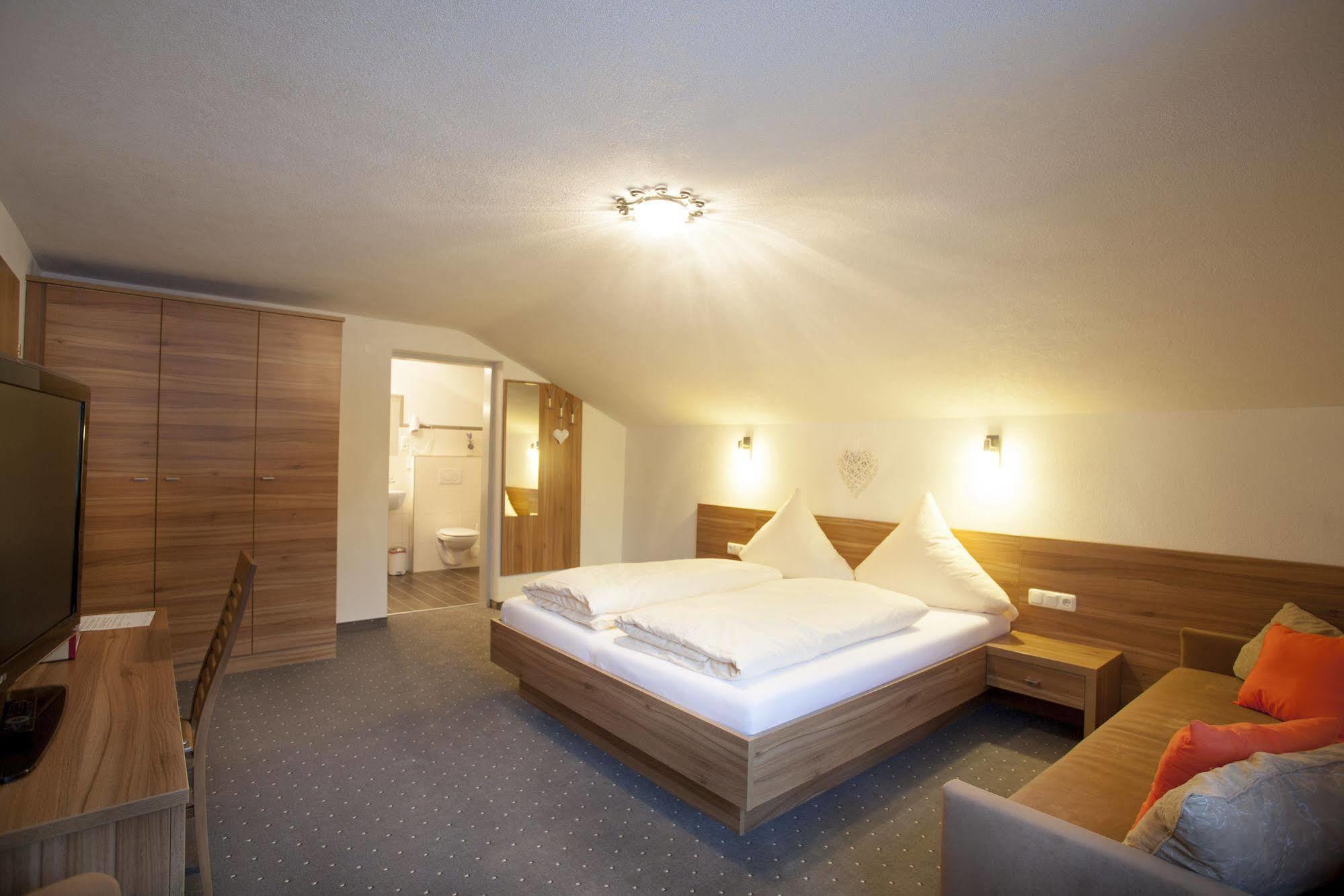 Alpenhof Waengle Aparthotel Reutte Bagian luar foto