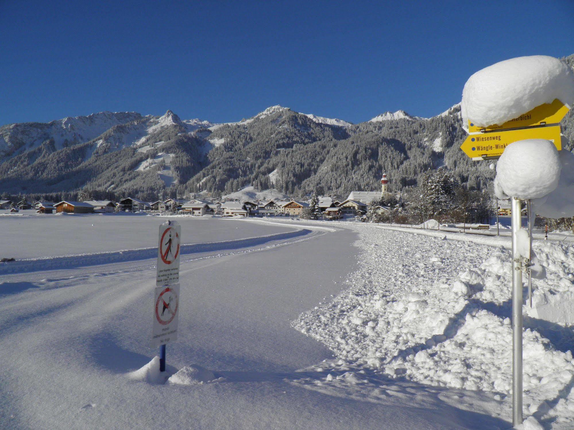 Alpenhof Waengle Aparthotel Reutte Bagian luar foto
